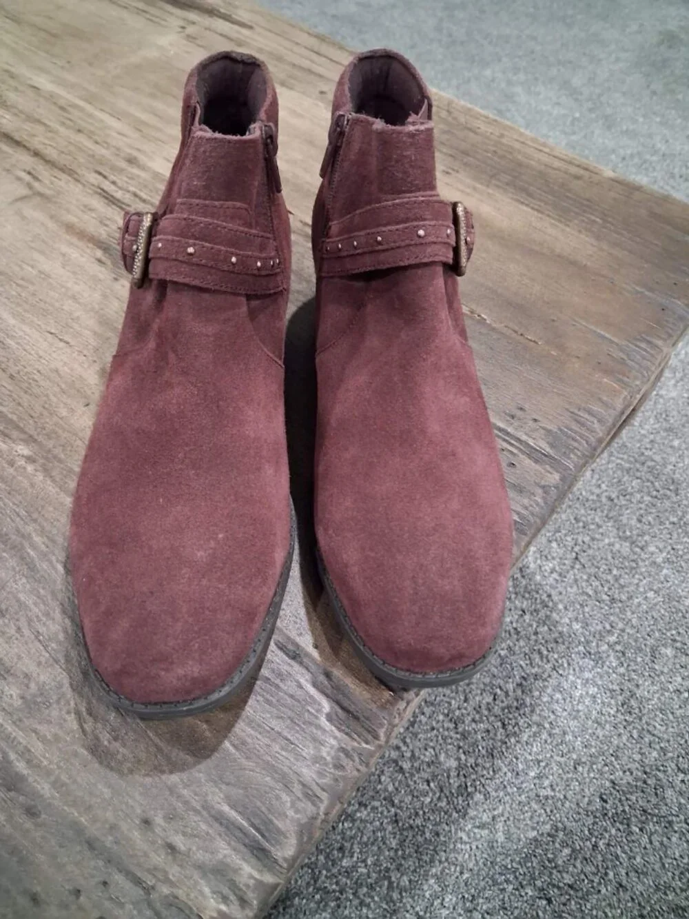 Clarks Danyelle Wish Ankle Booties – Burgundy / Merlot Suede – Size 8 (NWT)